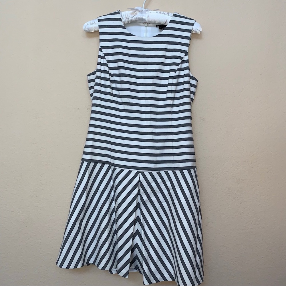 Theory Grey White Striped Sleeveless Dress Sz 4 - Picture 3 of 12